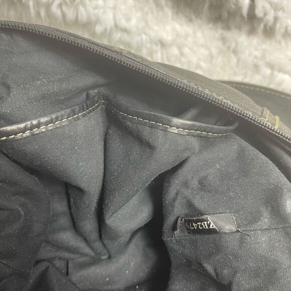 Fossil Black leather bucket style shoulder bag stitch accent & brass hardwares - Picture 10 of 13